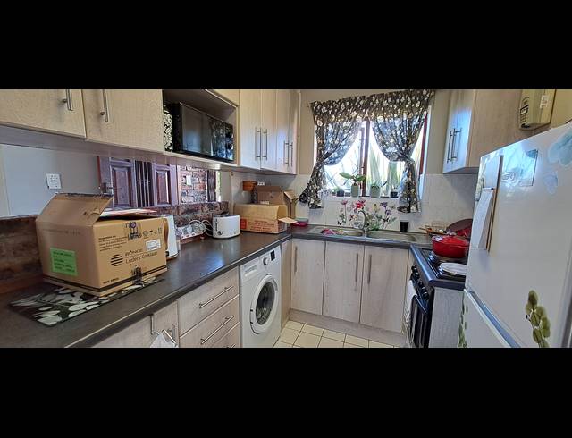 2 BEDROOM TOWNHOUSE RENTED IN LORRAINE
